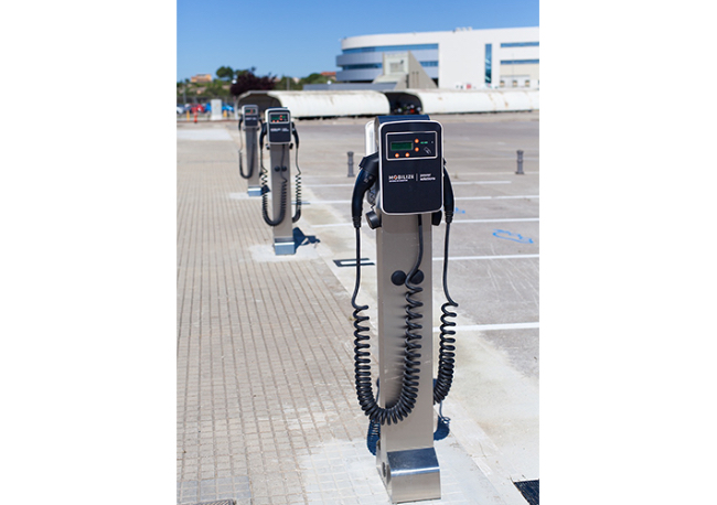 Foto Ficosa instala puntos de recarga para vehículos eléctricos e híbridos enchufables en su centro de Viladecavalls.